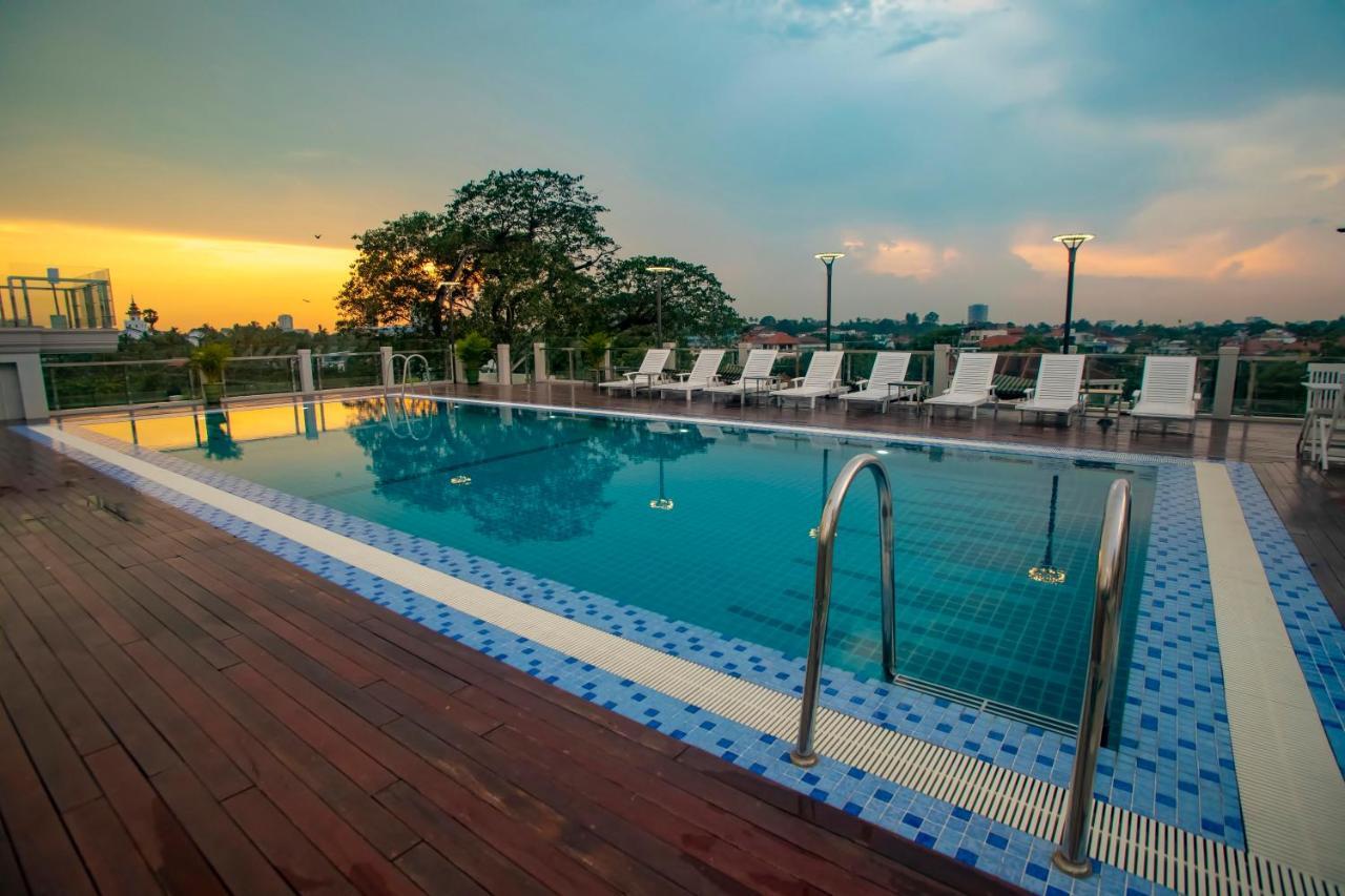 Prestige Residences At Golden Valley By Grand United Hospitality Янгон Экстерьер фото